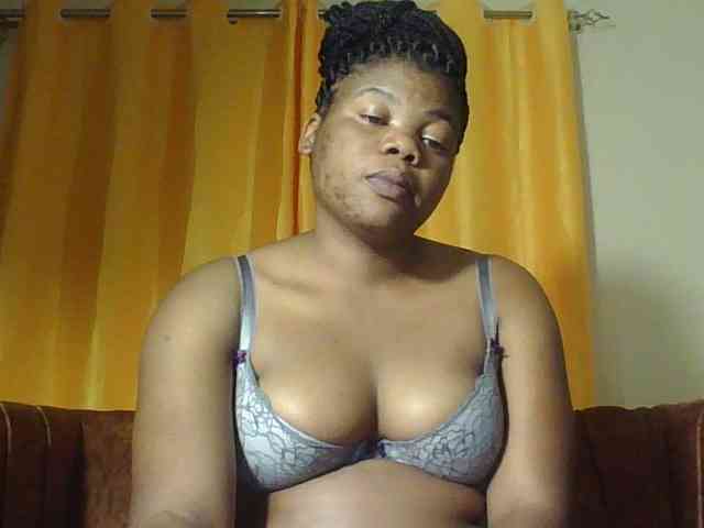Hornycremmy09 webcam