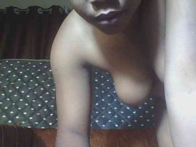 Hornycremmy09 webcam