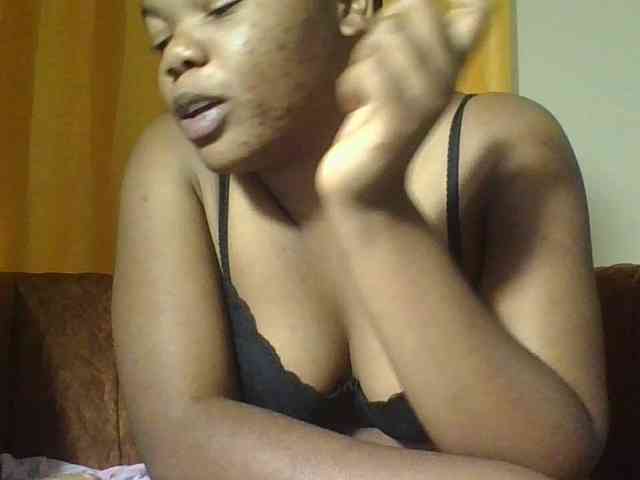Hornycremmy09 webcam