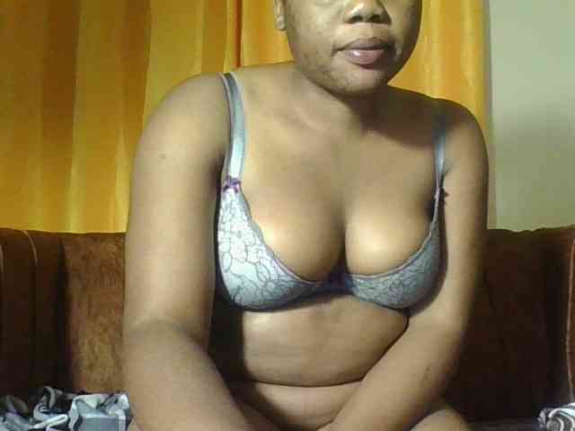 Hornycremmy09 webcam