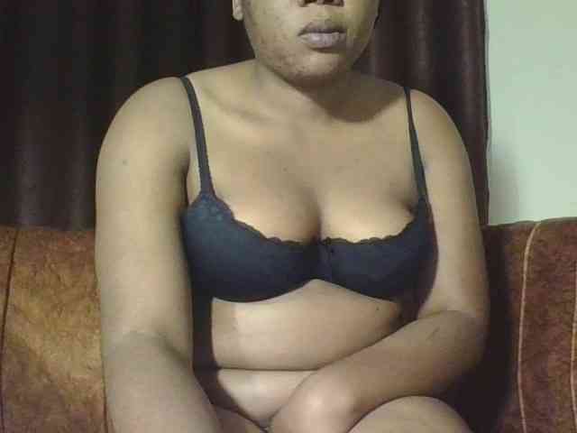 Hornycremmy09 webcam