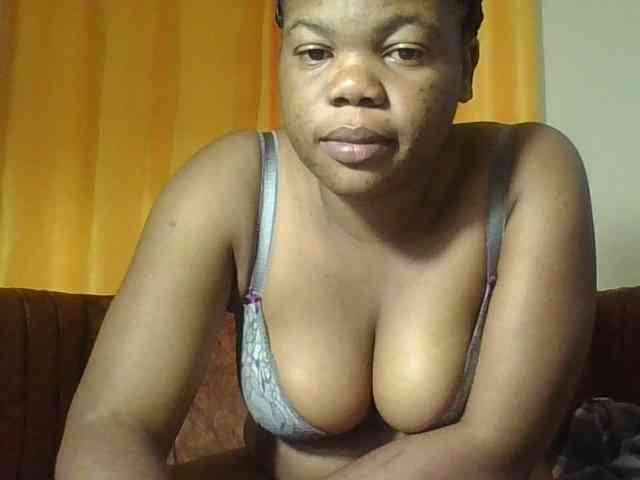 Hornycremmy09 webcam