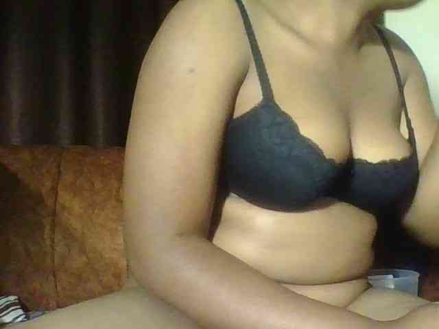 Hornycremmy09 webcam