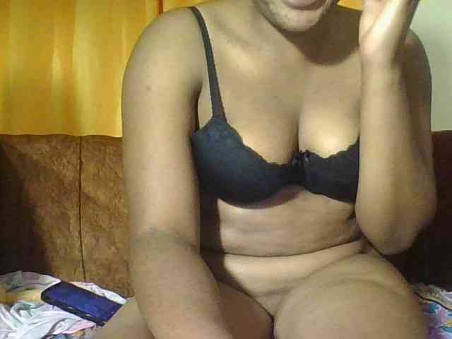Hornycremmy09 webcam