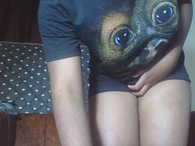 Hornycremmy09 webcam