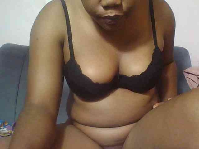 Hornycremmy09 webcam