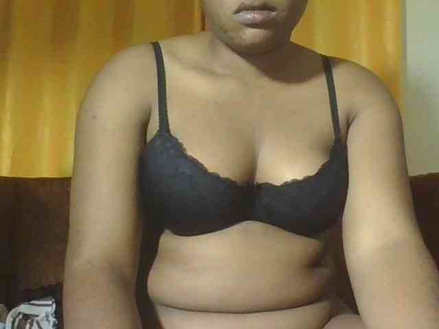 Hornycremmy09 webcam