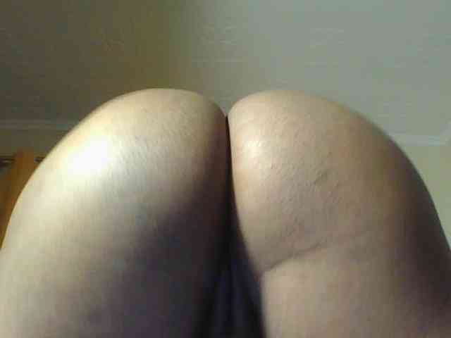 Hornycremmy09 webcam