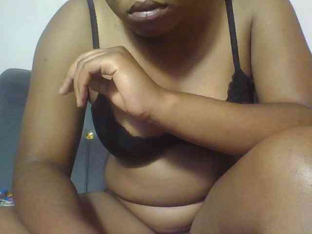Hornycremmy09 webcam