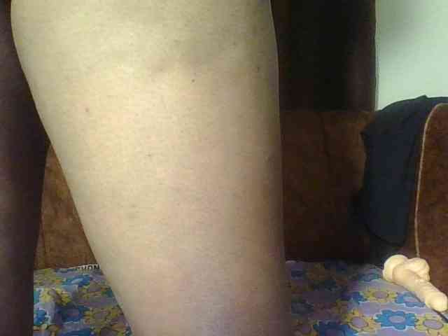Hornycremmy09 webcam