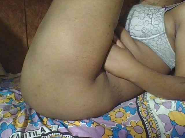 Hornycremmy09 webcam