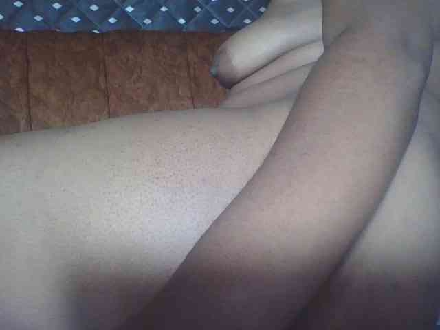 Hornycremmy09 webcam
