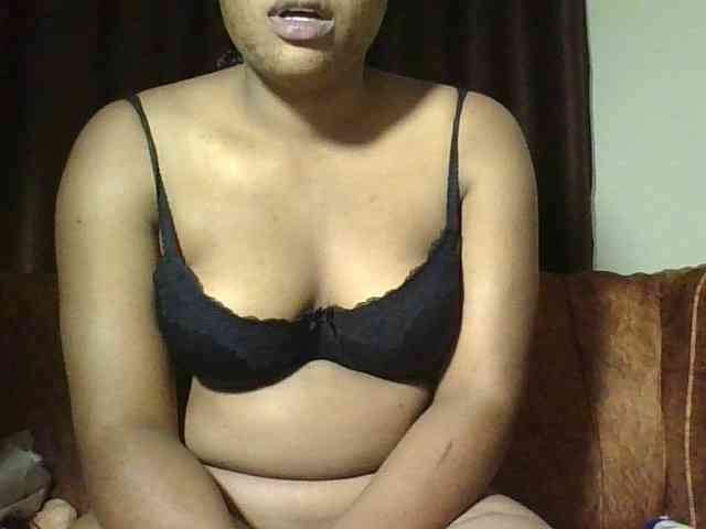 Hornycremmy09 webcam