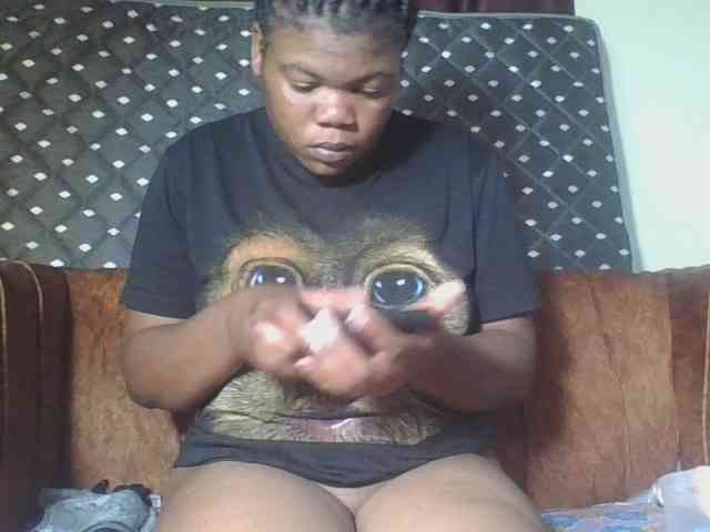 Hornycremmy09 webcam