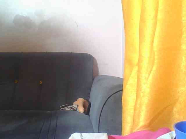 Hornycremmy09 webcam