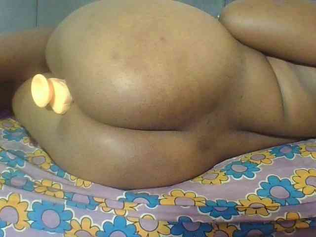 Hornycremmy09 webcam