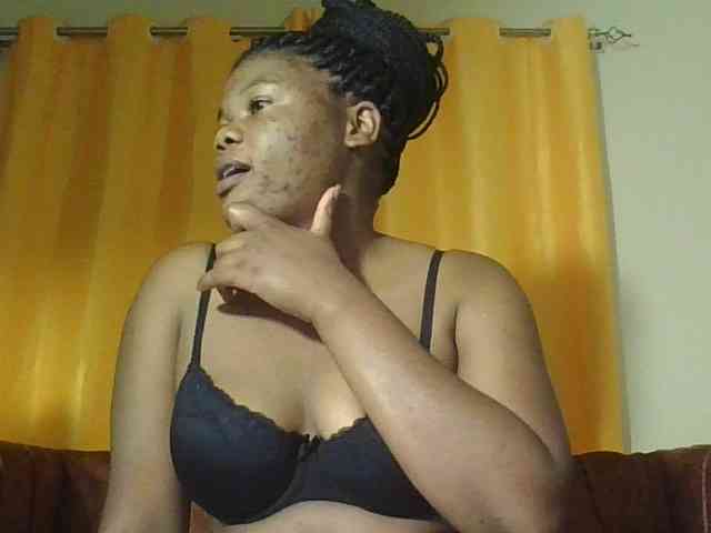 Hornycremmy09 webcam