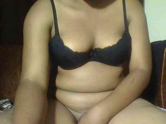 Hornycremmy09 webcam