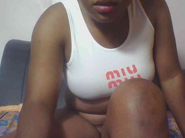 Hornycremmy09 webcam