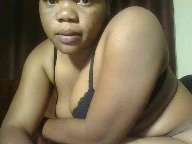 Hornycremmy09 webcam