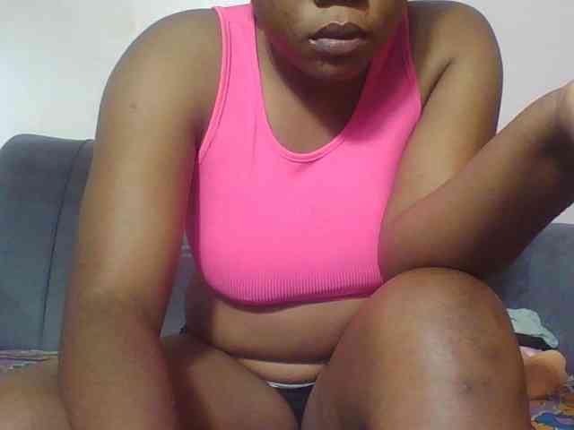 Hornycremmy09 webcam