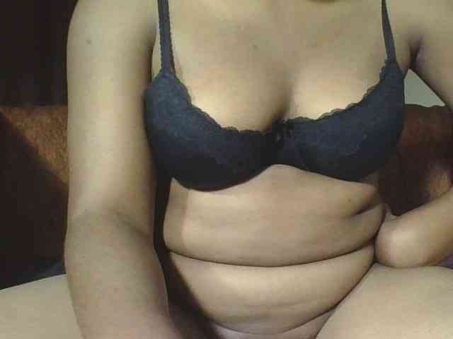 Hornycremmy09 webcam