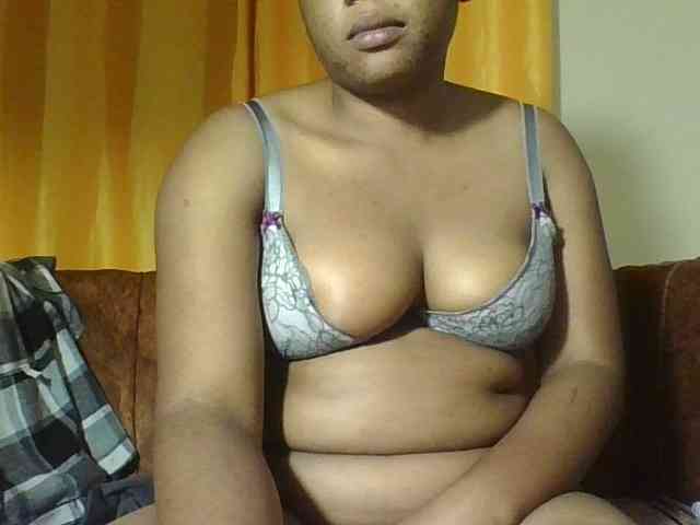 Hornycremmy09 webcam