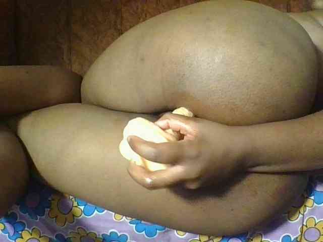Hornycremmy09 webcam