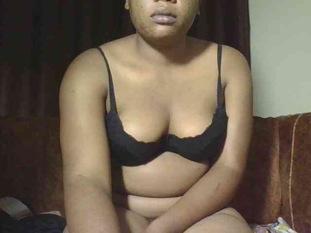 Hornycremmy09 webcam