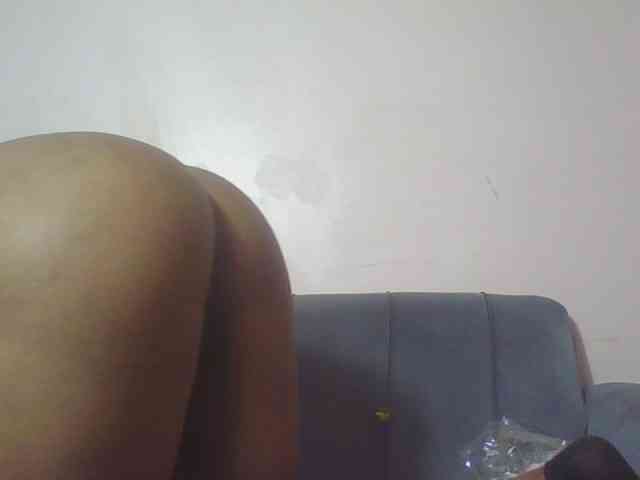 Hornycremmy09 webcam