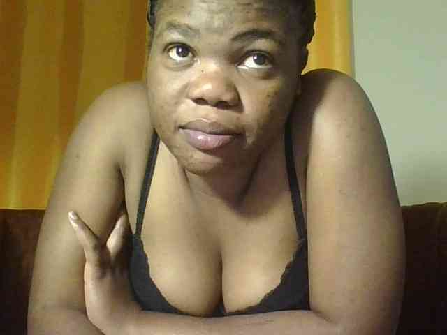 Hornycremmy09 webcam