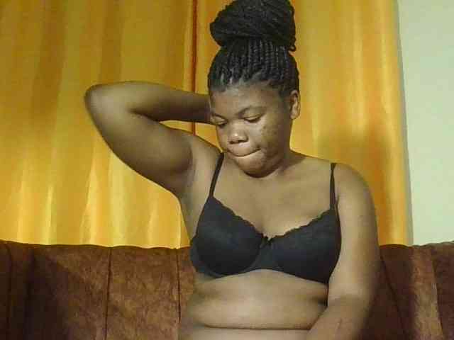 Hornycremmy09 webcam