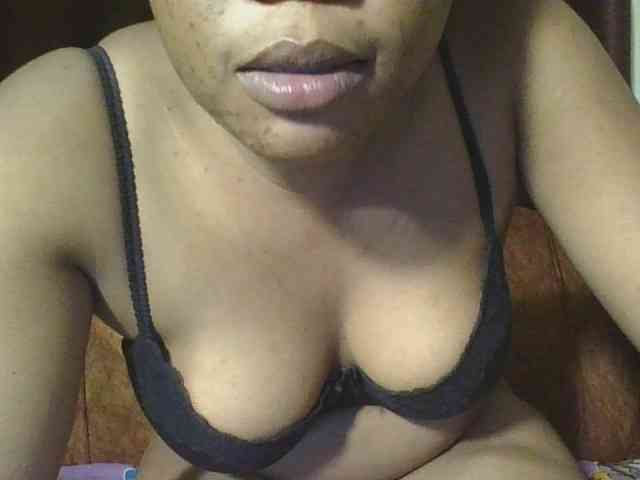Hornycremmy09 webcam
