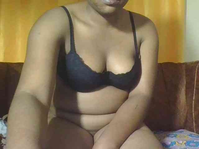 Hornycremmy09 webcam