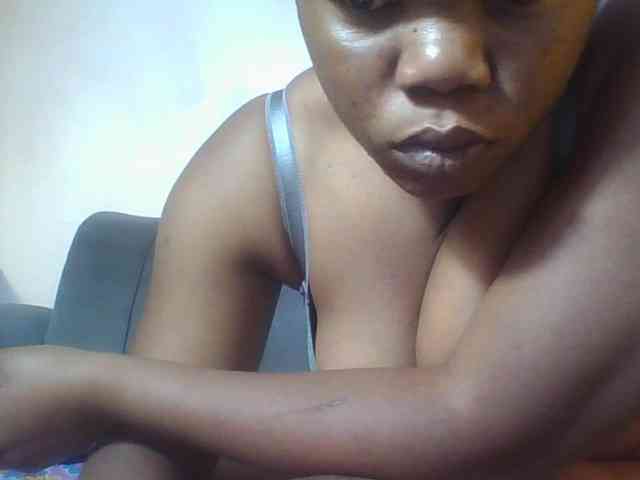 Hornycremmy09 webcam