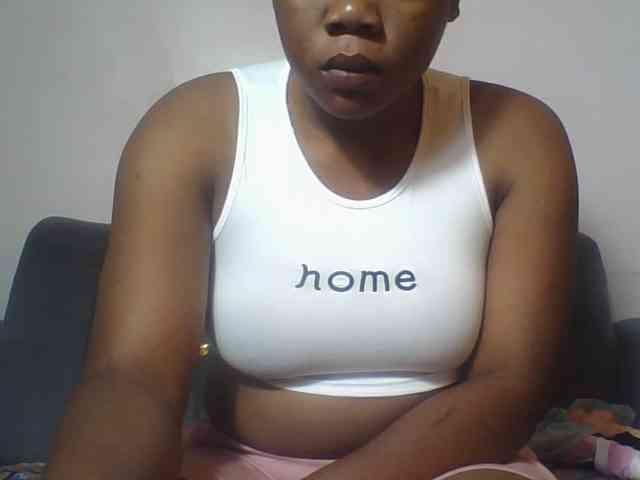 Hornycremmy09 webcam