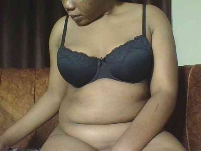 Hornycremmy09 webcam