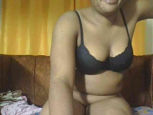 Hornycremmy09 webcam