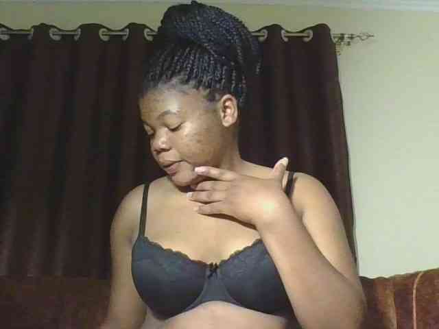Hornycremmy09 webcam