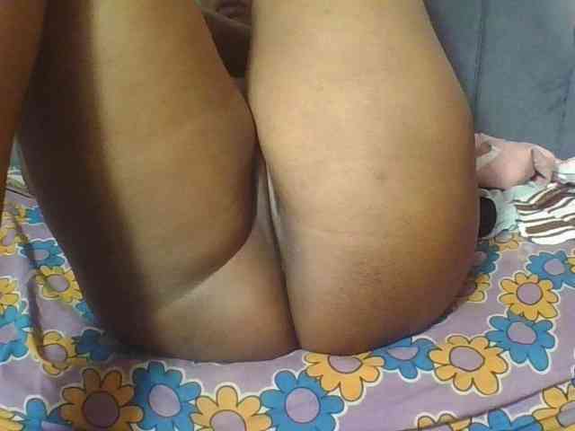 Hornycremmy09 webcam