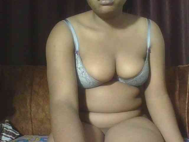Hornycremmy09 webcam