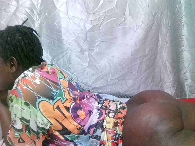 sweet-ass live cam on BongaCams