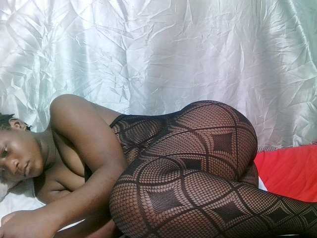 sweet-ass live cam on BongaCams
