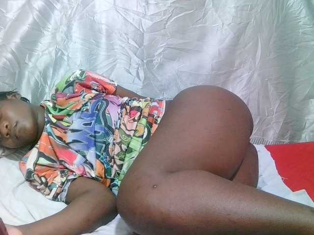 sweet-ass live cam on BongaCams