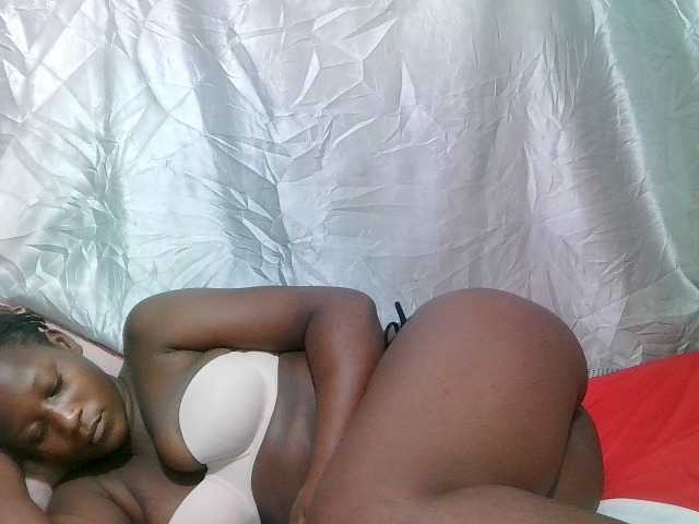 sweet-ass live cam on BongaCams