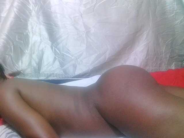 sweet-ass live cam on BongaCams