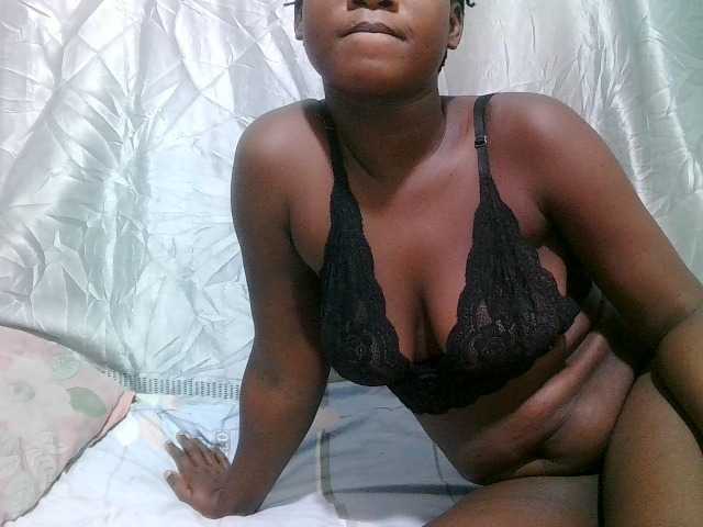 sweet-ass live cam on BongaCams
