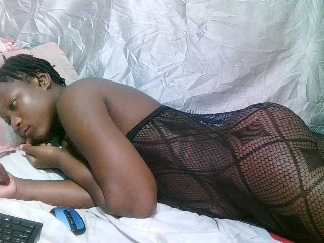sweet-ass live cam on BongaCams