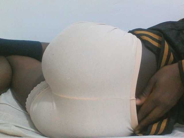 Sweetpie50 live cam on BongaCams