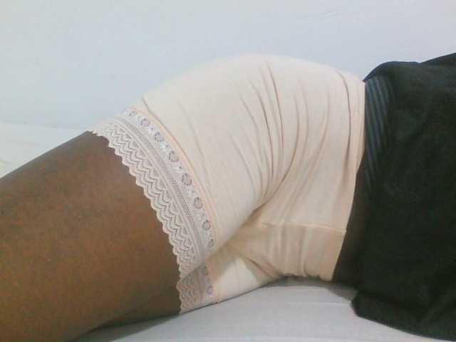 Sweetpie50 live cam on BongaCams